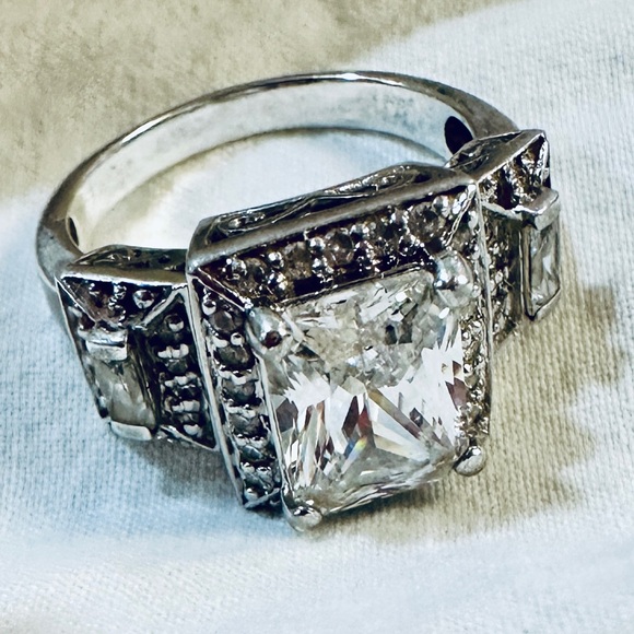 Get engaged! Elegant Silver Tone CZ Ring Intricate Design Size 7 - Picture 5 of 7